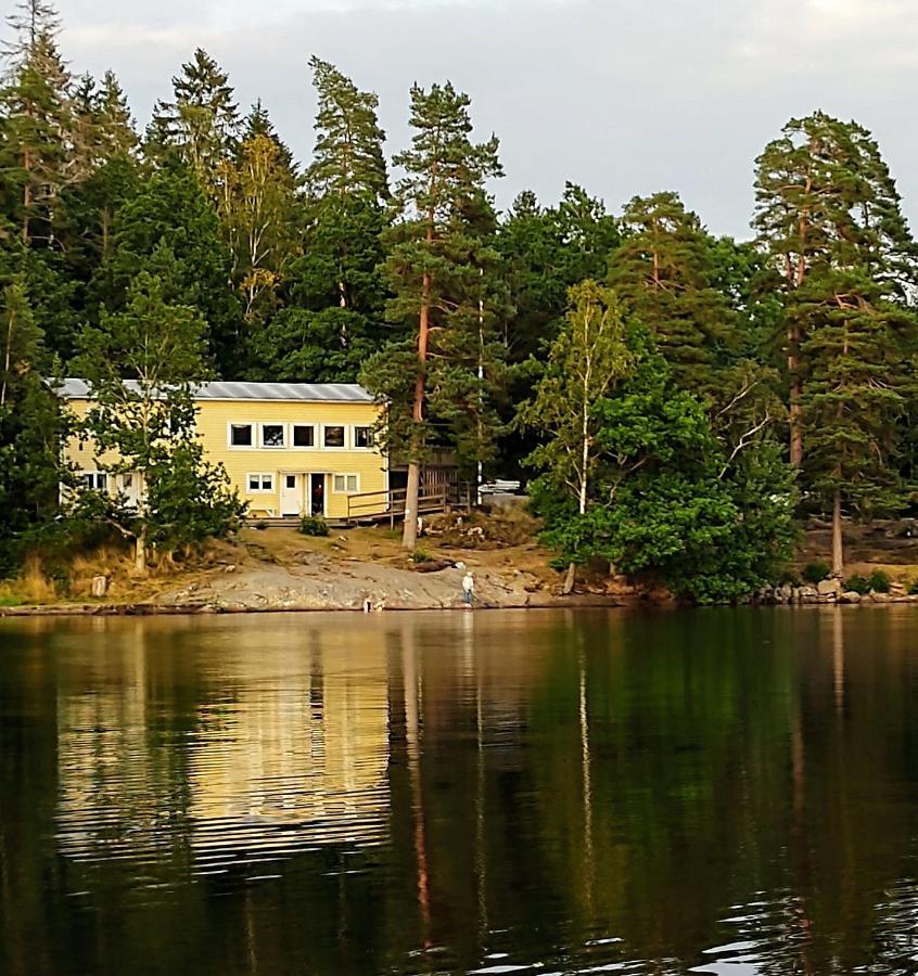 Varhaga Vandrarhem Sjuntorp Exterior photo